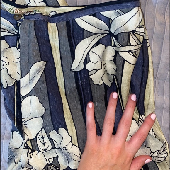 Vintage style Tommy Bahama Capris - Picture 4 of 5